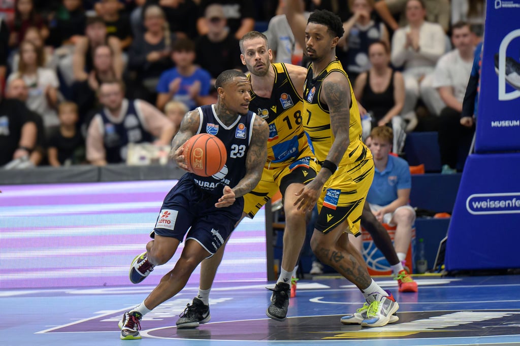 Charles Callison (l.) war Topscorer gegen Ludwigsburg.