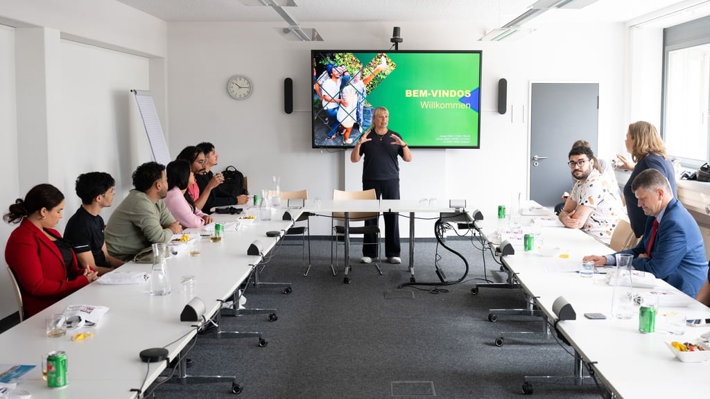 Die Grünen verlangen eine wirksame Strategie zur Integration von Pflegekräften auf dem Ausland. (Archivbild)