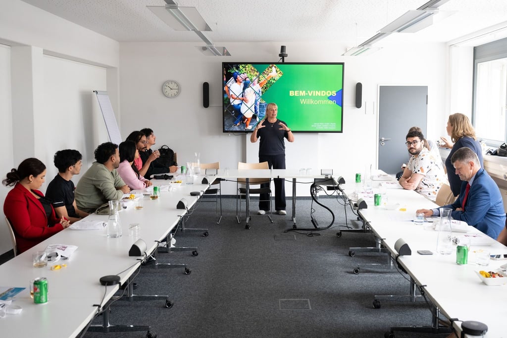 Die Grünen verlangen eine wirksame Strategie zur Integration von Pflegekräften auf dem Ausland. (Archivbild)