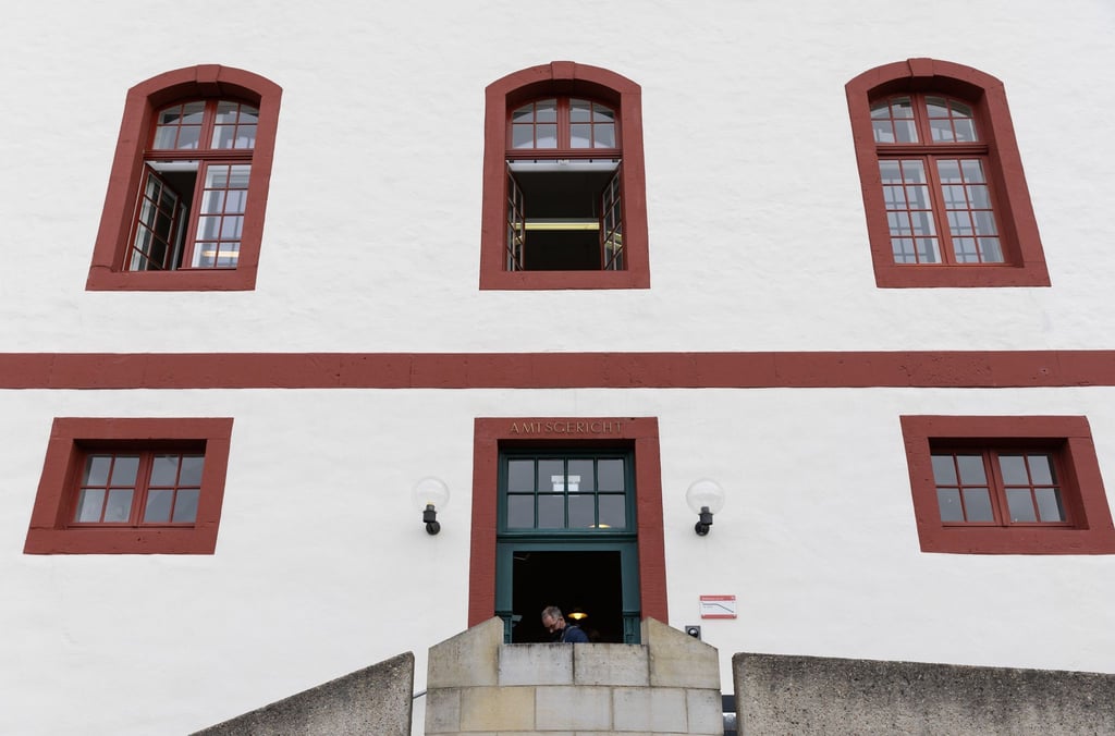 Der Angeklagte war bereits 2022 zu einer Bewährungsstrafe wegen Tierquälerei verurteilt worden.