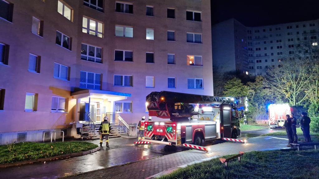 Die Feuerwehr war im Ernst-Hackel-Weg in der Nacht zum Montag im Einsatz.