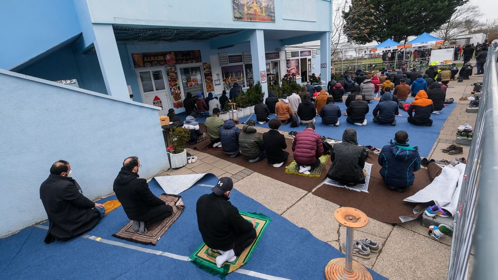 Weiter draußen beten? Der Bau einer Moschee in Halle-Neustadt polarisiert. Wie geht es jetzt weiter?