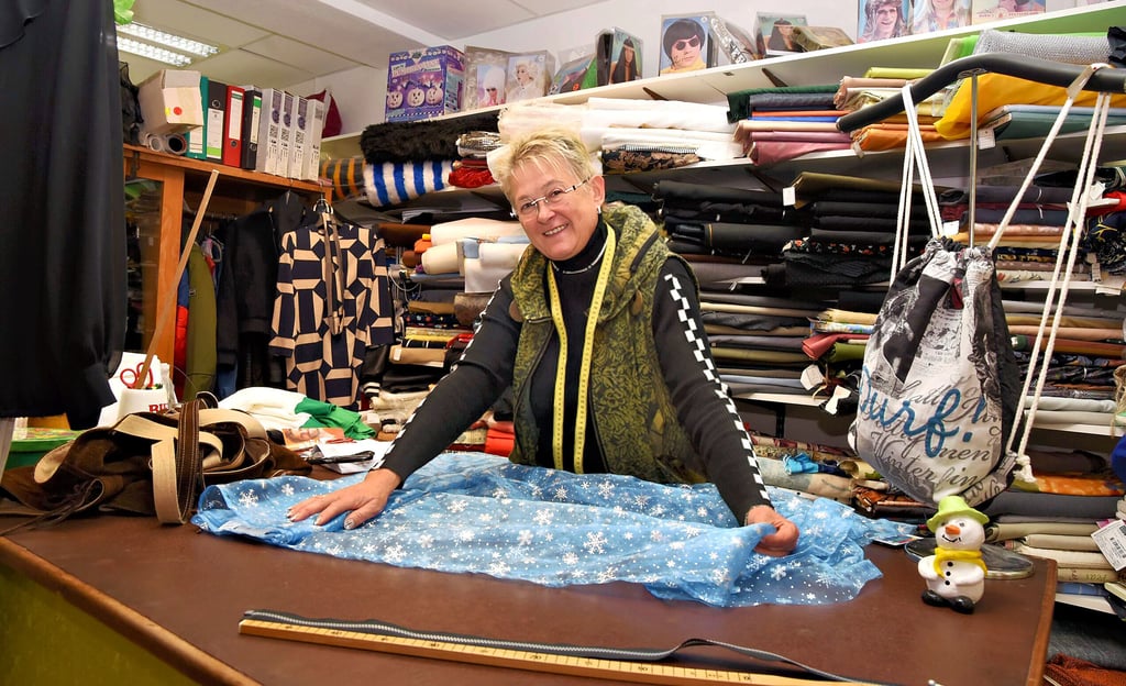 „Meine Schneiderei ist mein Leben“, sagt Gabi Krenz, die sich vor mittlerweile 35 Jahren selbstständig gemacht hat.