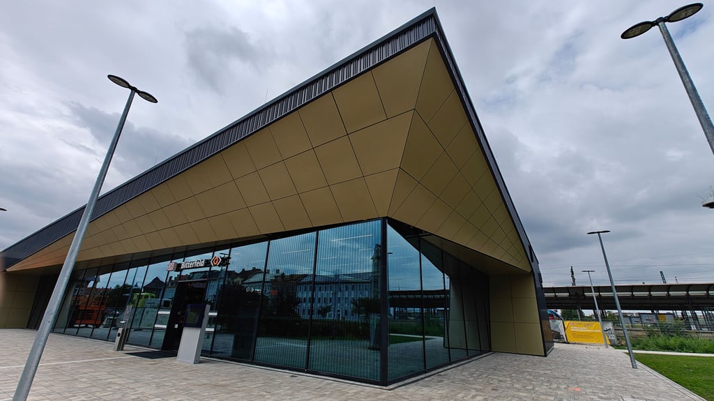 Nominiert für den Architekturpreis des Landes Sachsen-Anhalt 2025: das Empfangsgebäude Bahnhof Bitterfeld.