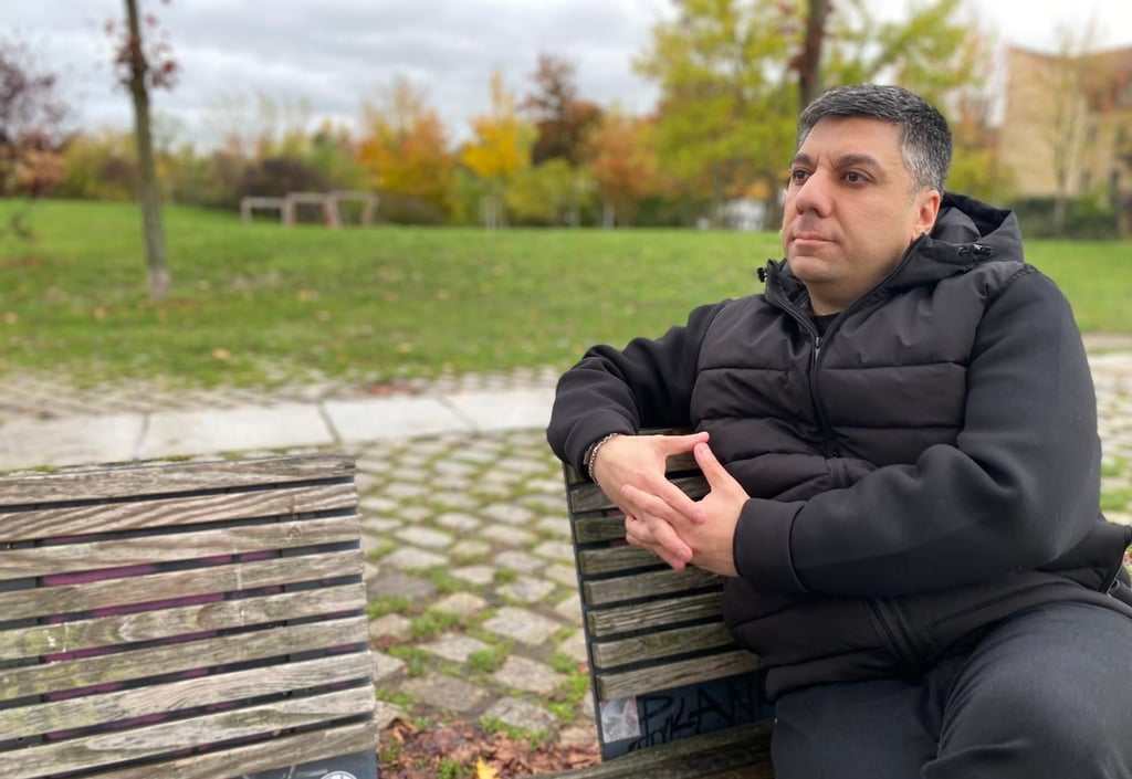 „Wie in einem gläsernen Käfig“: So beschreibt Artur Vartanov aus Leipzig sein Innenleben. 