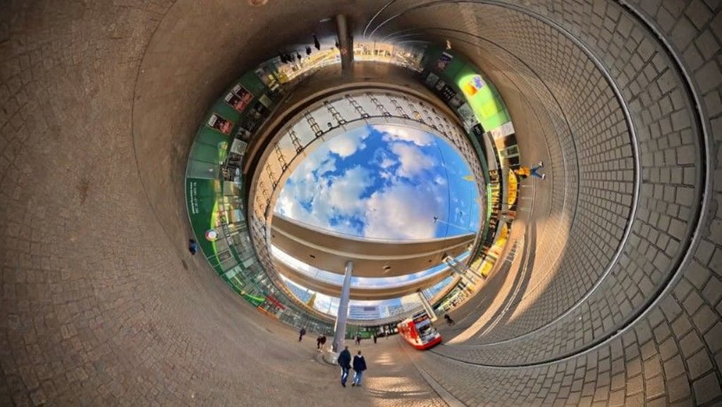 Ungewöhnliche Perspektive: das Rondell in Halle, aufgenommen aus der 360-Grad-Perspektive.