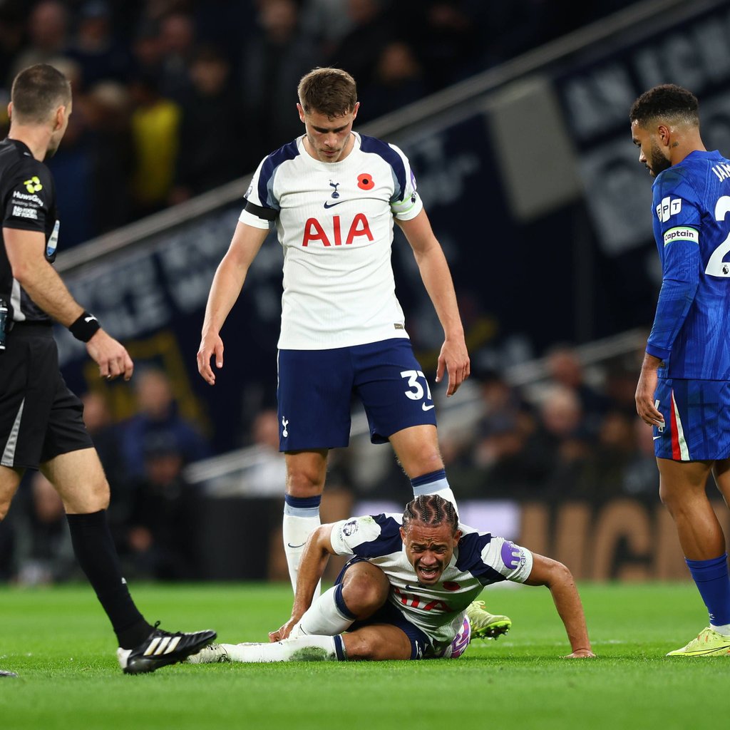 Xavi Simons am Boden.