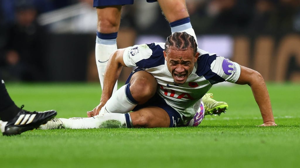 Xavi Simons am Boden.