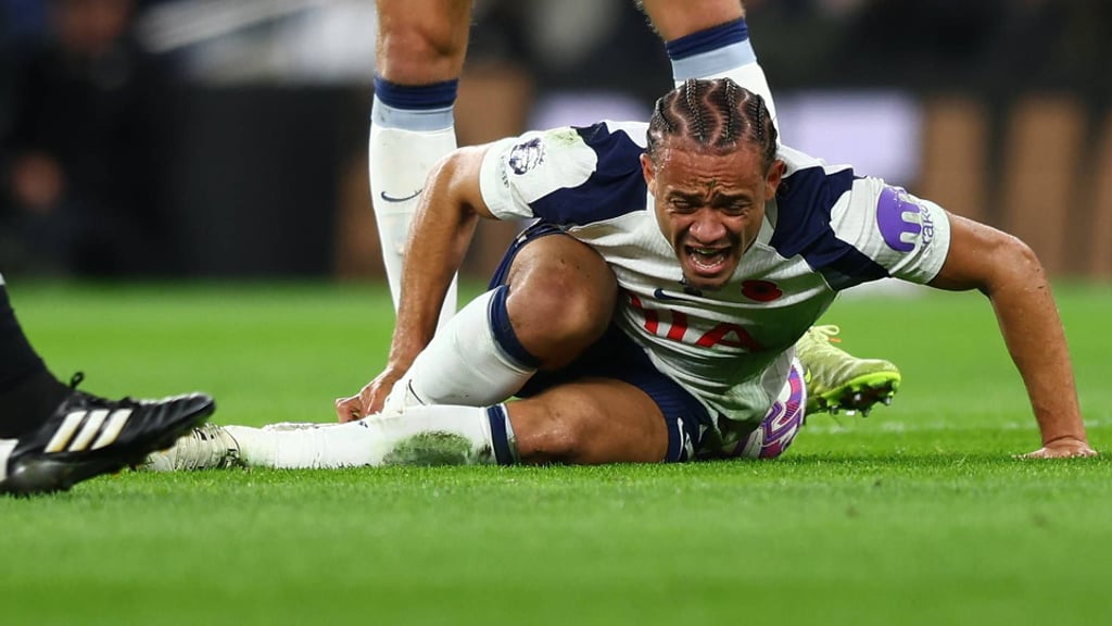 Xavi Simons am Boden.