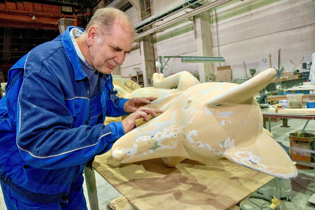 Martin Nikolaj  gibt  Herrn Fuchs den letzten Feinschliff.