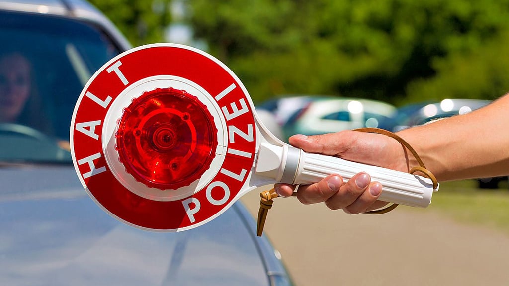 Weil er ohne Führerschein mit dem Auto in Welsleben unterwegs war, muss sich ein Mann vor Gericht verwantworten. 