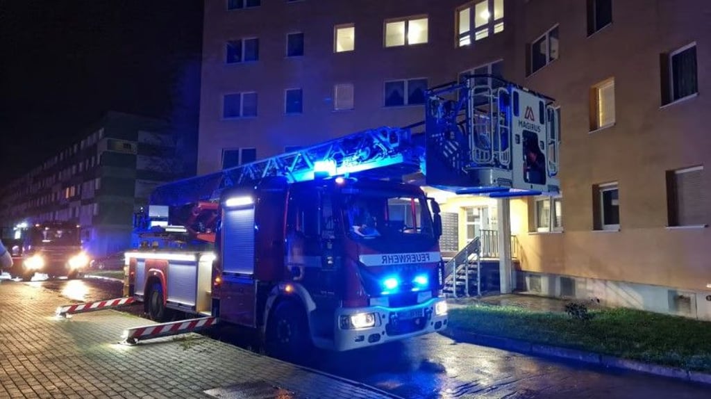 Die Feuerwehr war im Ernst-Hackel-Weg in der Nacht zum Montag im Einsatz.