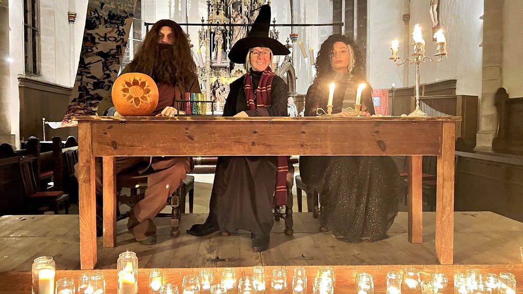 Lars Bremer als Hagrid, Anne Bremer als Minerva Mc Gonagall und Ruben Lampert als Todesserin Bellatrix Lestrange. 