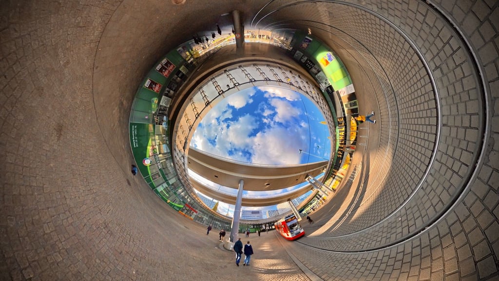 Ungewöhnliche Perspektive: das Rondell in Halle, aufgenommen aus der 360-Grad-Perspektive.