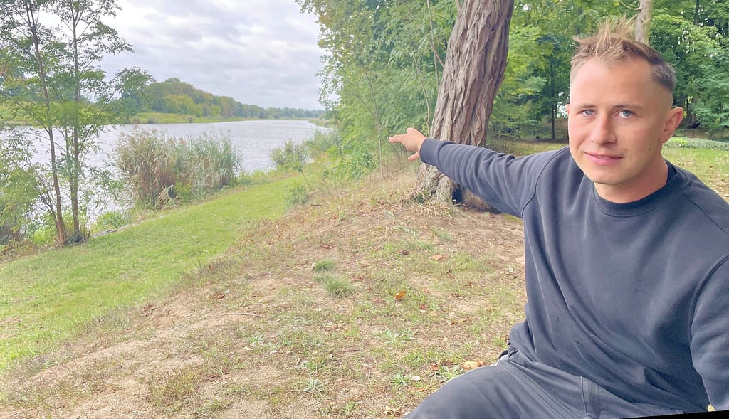 Für Robert Pietrzak-Levin war der idyllische Inselhof Altenplathow mit dem grandiosen Blick auf den Elbe-Havel-Kanal schon immer ein Sehnsuchtsort. Mit dem Erwerb des Grundstücks hat er sich einen Traum erfüllt. 