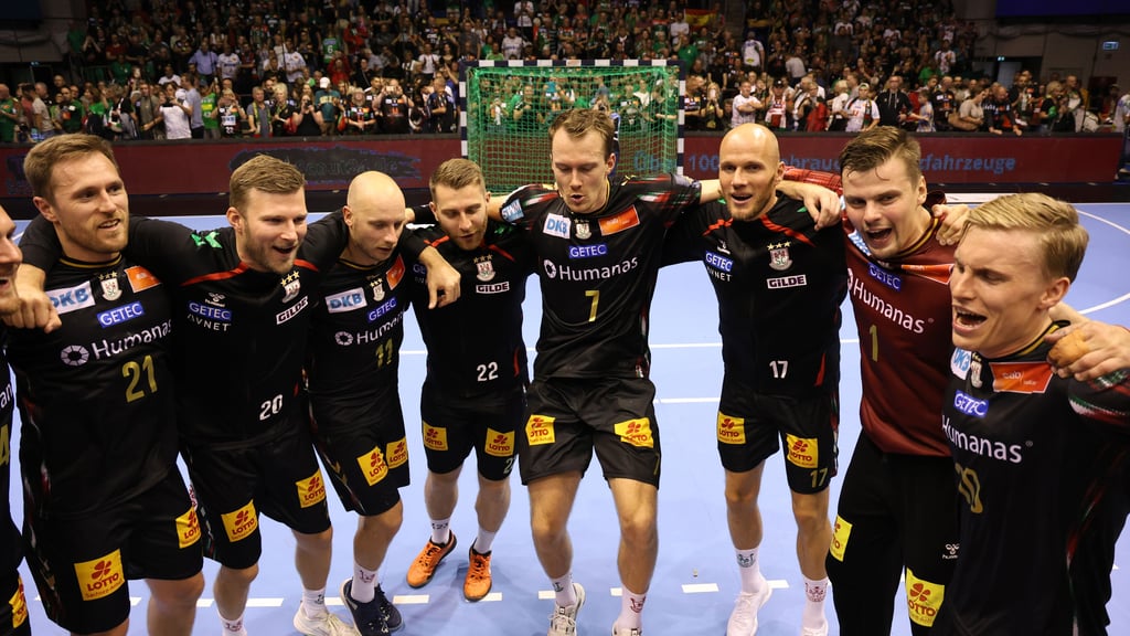 Die SCM-Profis wollen auch nach dem DHB-Pokalspiel in Großwallstadt im obligatorischen Siegerkreis jubeln.