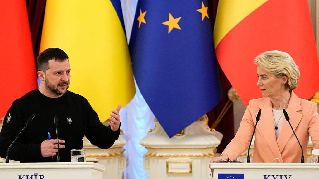 Will einen schnellen EU-Beitritt: Der ukrainische Präsident Wolodymyr Selenskyj, hier bei einer Pressekonferenz mit EU-Kommissionspräsidentin Ursula von der Leyen. (Archivbild)