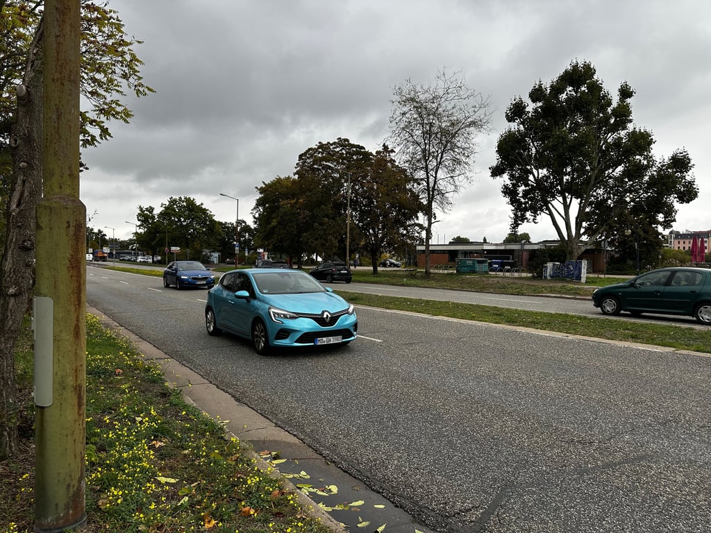 Die Brücke am Schleinufer in Magdeburg Höhe Petriförder ist Geschichte. Doch Planungen für eine neue laufen an.