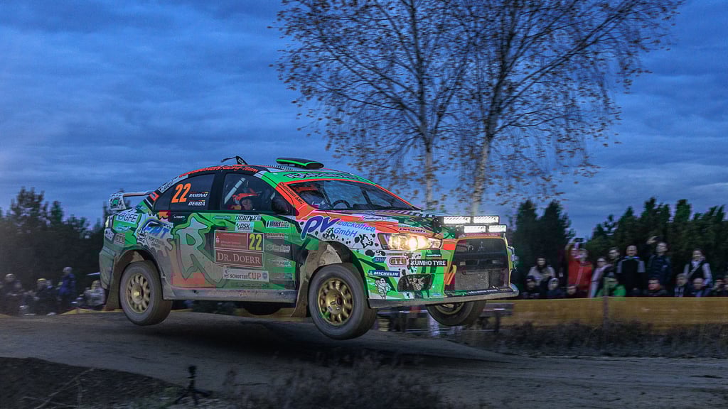 Raphael Ramonat und Karina Derda im Mitsubishi Lancer Evo X  während der Lausitz-Rallye.