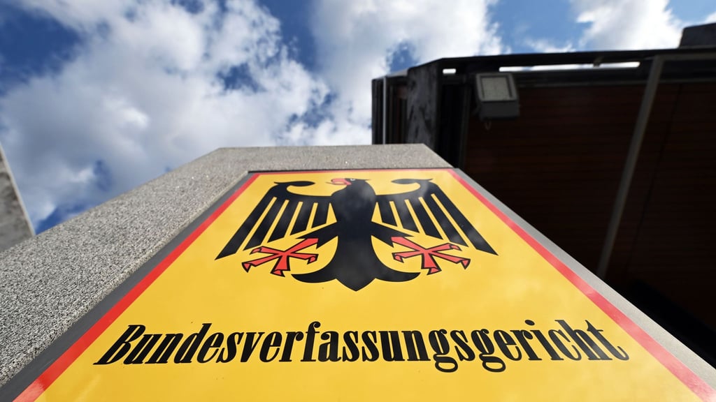 Karlsruhe hat eine Beschwerde von Intensivmedizinern geprüft. (Archivbild)