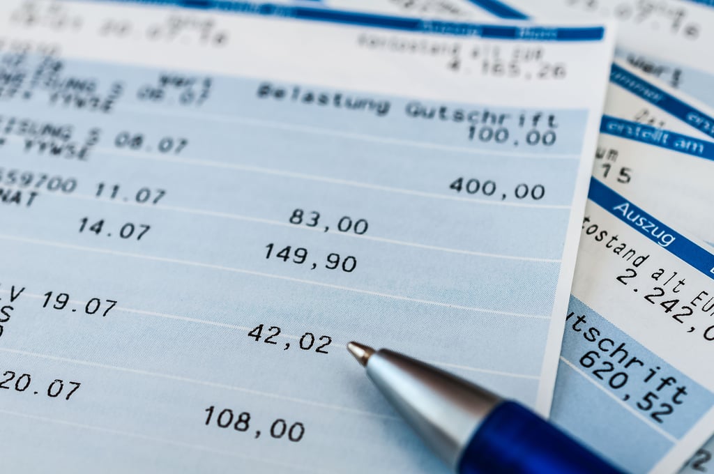 Die Kontoauszüge penibel zu prüfen bleibt das sicherste Mittel um sich vor Betrug zu schützen. 