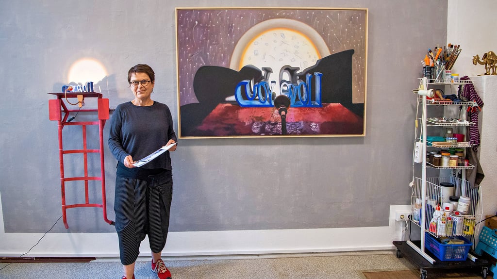 Nebra statt Berlin: die Malerin Andrea Freiberg in ihrem Atelier im ehemaligen Bahnhofsgebäude