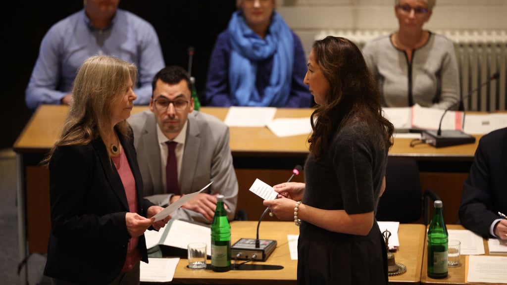 Iris Stalzer wird als Bürgermeisterin vereidigt