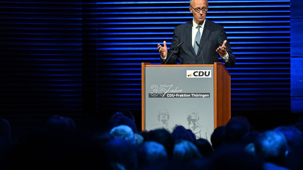 Merz erinnerte an die Rolle der CDU-Fraktion beim Wiederaufbau von Thüringen in den vergangenen 35 Jahren.