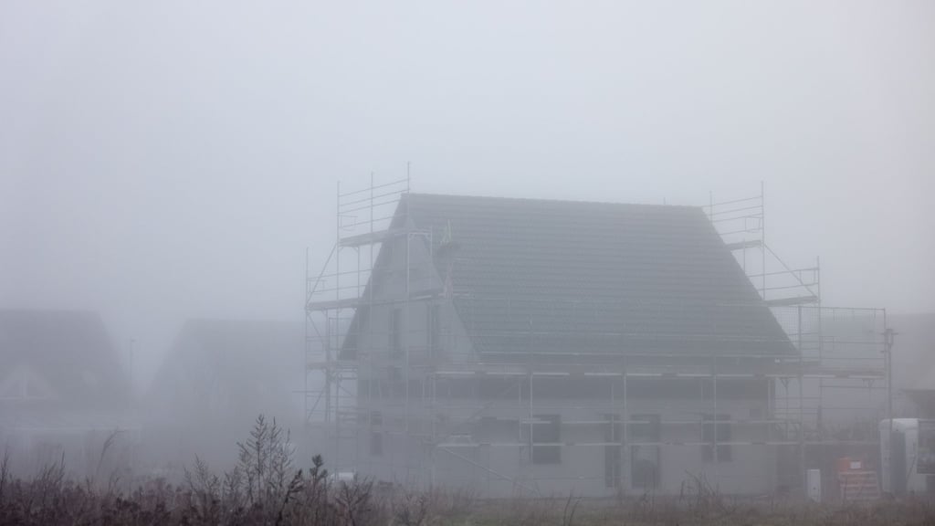 Nebulöse Zahlen? Wer verhindern möchte, dass die Kosten beim Bau explodieren, kann so manche Maßnahme dagegen ergreifen.