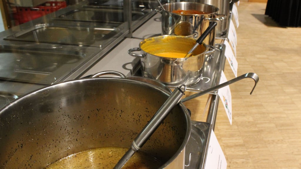 Die Haldensleber Suppenmeisterschaft findet im EHFA statt. Elf Suppen wurden von der Jury und dem Publikum probiert.&nbsp;