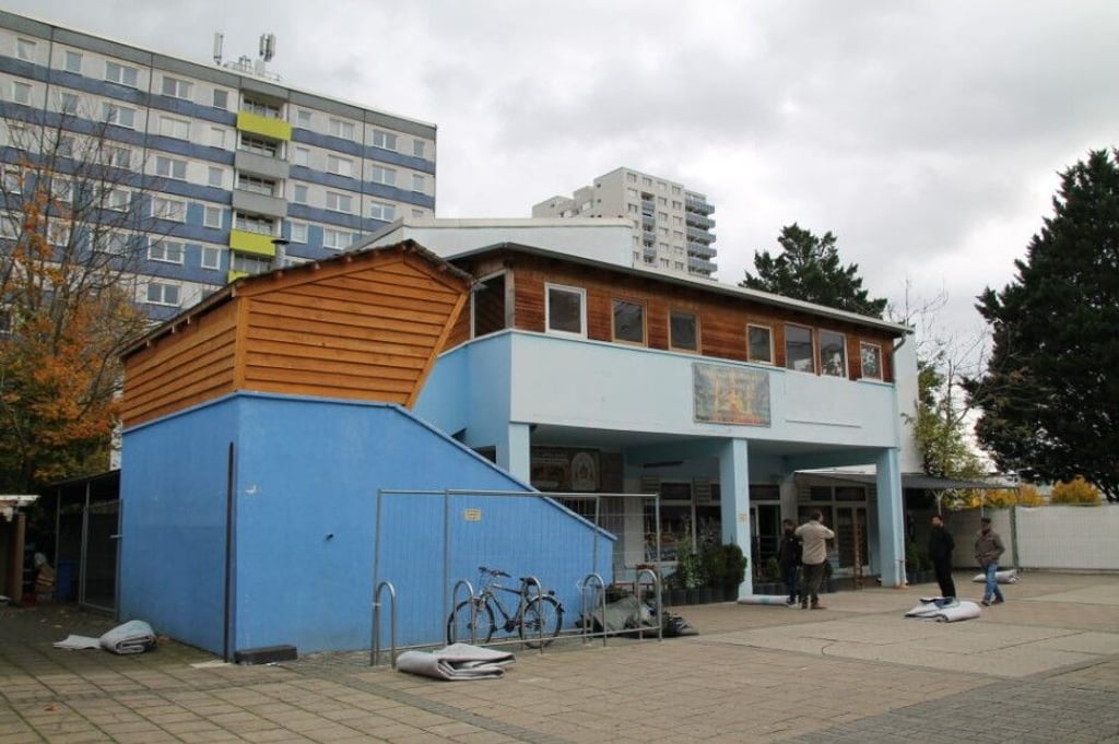Blick auf das Islamische Kulturcenter Am Meeresbrunnen in Neustadt: Neben dem Gebäude soll ein Neubau entstehen.