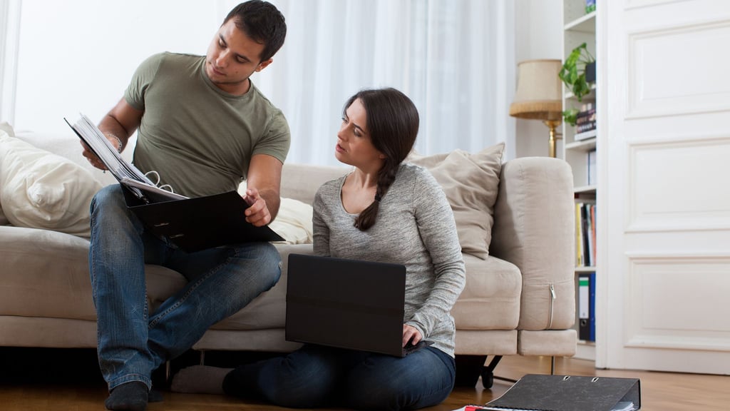 Er überweist Miete an sie. Muss sie diese Einnahmen gegenüber dem Finanzamt erklären?