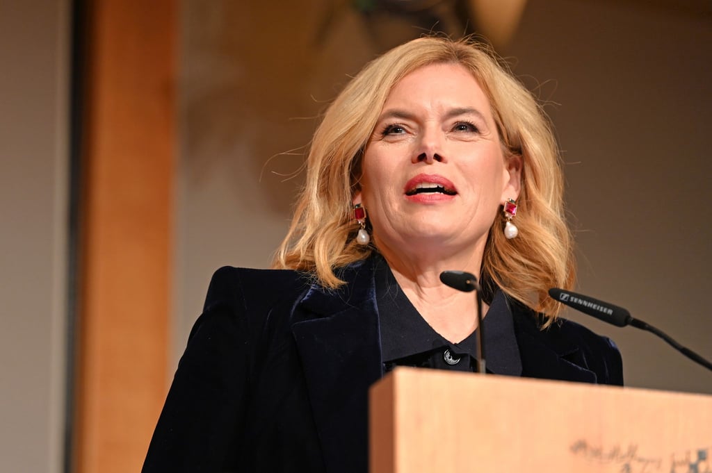 Bundestagspräsidentin Julia Klöckner hielt in Berlin eine Laudatio auf die Streetworkerin Sabine Constabel, die sich gegen Prostitution engagiert.