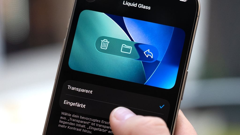 Zu transparent? Dann lässt sich Apples Liquid-Glass-Oberfläche nach dem Update auf iOS 26.1 jetzt auch einfärben.