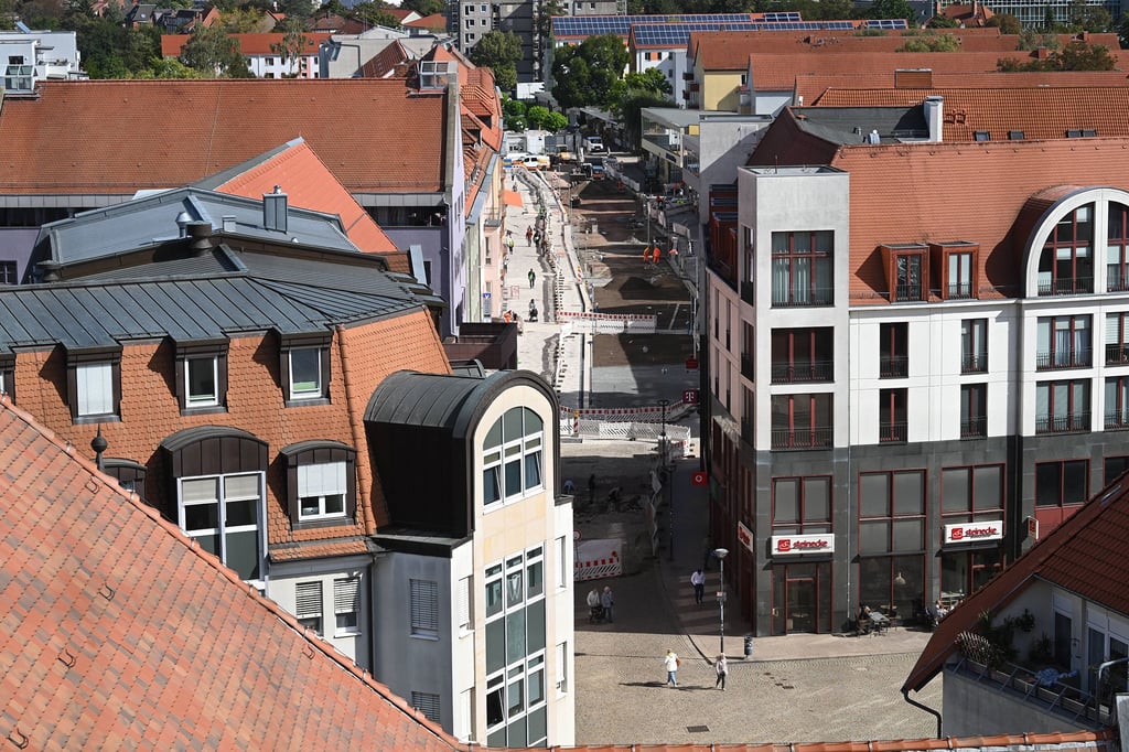 Blick von den Martinitürmen über den Fischmarkt auf die Baustelle Breiter Weg in Halberstadt.