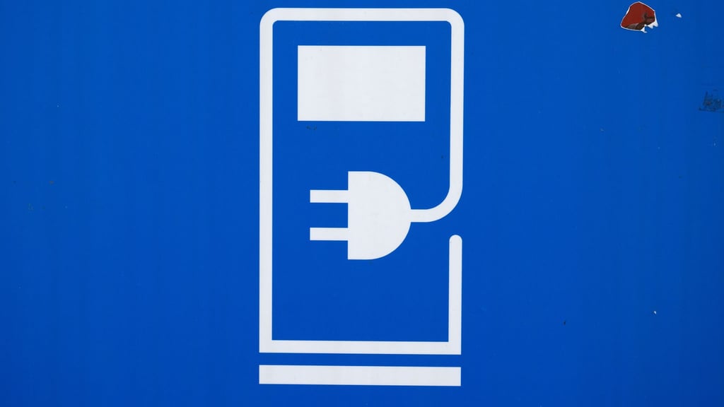 Der VDA fordert mehr Tempo beim Ausbau der Ladeinfrastruktur. (Symbolbild)