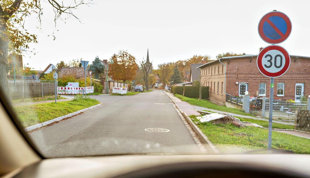 In der Burgscheidunger Kastanienallee herrscht schon Tempo 30, das soll nun auf den gesamten Ort ausgeweitet werden. 