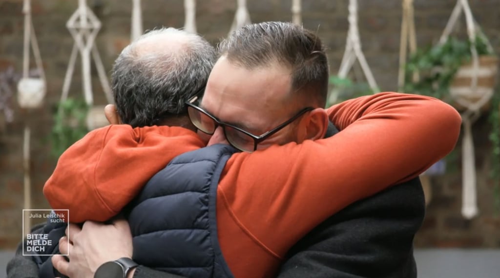Julia Leischik ließ den 63-jährigen Cesar (links) extra nach Deutschland einfliegen, um ihn wieder mit seinem Sohn Thomas zu vereinen.