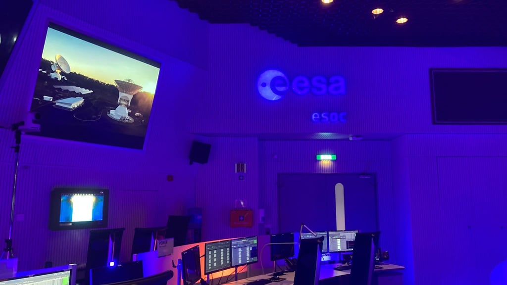 Der neue Erdbeobachtungssatellit soll vom Kontrollzentrum aus gesteuert werden. (Archivbild)