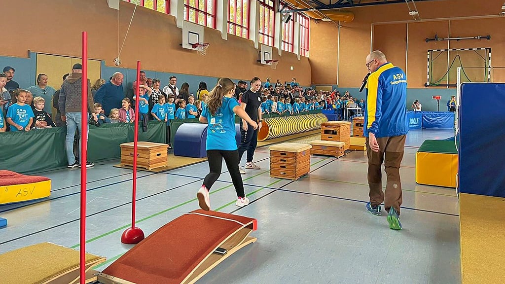 In der Sporthalle Südwest in Sangerhausen fand am 1. November  der „Ninja Warrior Kids“  (Foto)  statt. Am 22. November  gibt es sowas Ähnliches mit einem „Teenage Ninja Cup“ in der Drushba-Sporthalle in Hettstedt.