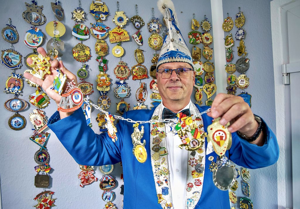 60. Geburtstag feiert der Roßlauer Karneval Club in diesem Jahr. Da haben sich auch bei RKC-Präsident Detlef Güth viele Orden angesammelt. 