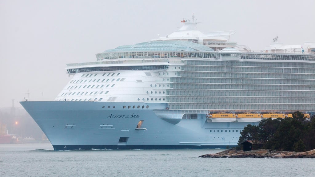 Die 66-Jährige war auf der „Allure of the Seas“ der Reederei Royal Caribbean von ihrem Balkon gestürzt. (Archivbild)