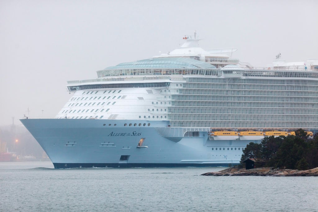Die 66-Jährige war auf der „Allure of the Seas“ der Reederei Royal Caribbean von ihrem Balkon gestürzt. (Archivbild)