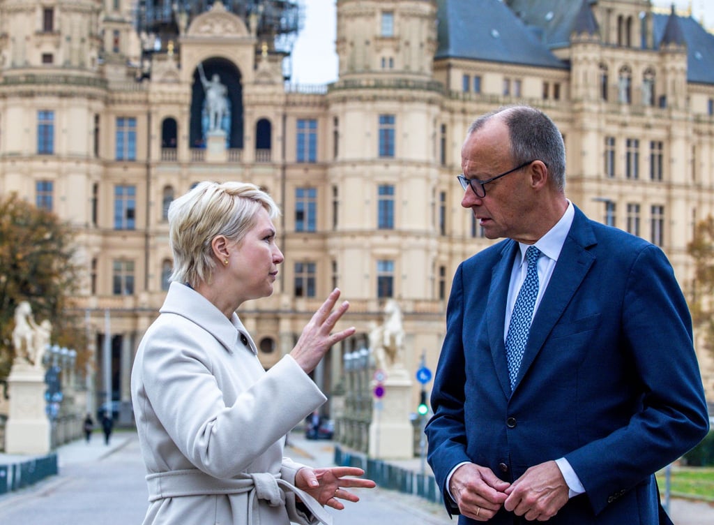 Beim Antrittsbesuch von Bundeskanzler Friedrich Merz (CDU) ging es auch um zusätzliche Mittel des Bundes für den Ausbau der Häfen.