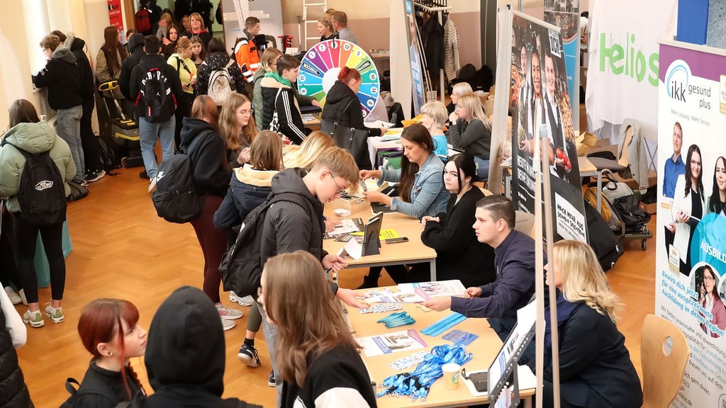 Bei der „Zack“ werben viele Unternehmen aus Mansfeld-Südharz um junge Leute.