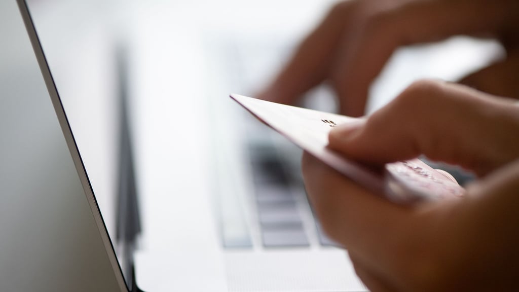 Überweisungen auf ausländische Konten bergen ein hohes Risiko: Seriöse Shops nutzen in der Regel deutsche Bankverbindungen.