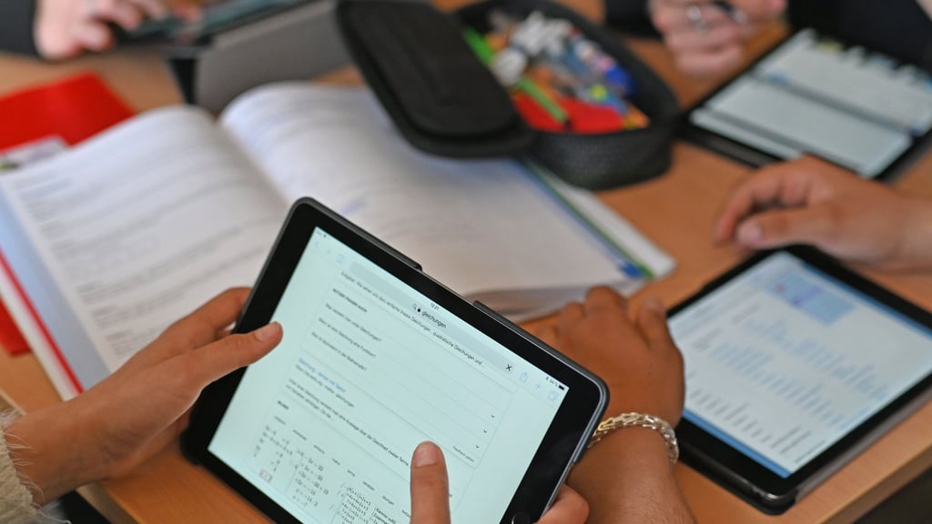 Im kommenden Jahr sollen neue Mittel über den Digitalpakt Schule nach Thüringen fließen. Die Linke-Bildungspolitikerin Ulrike Grosse-Röthig sieht Chancen, fordert aber auch mehr Unterstützung für die Schulen. (Symbolbild)