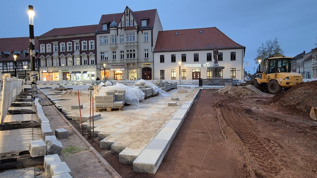 Der Sperlingsberg in Stendal ist Anfang November 2025 noch eine Baustelle. Die Bauarbeiten haben sich verzögert.