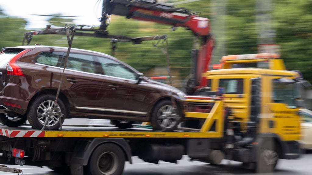 Die Umwelthilfe fordert eine konsequente und systematische Ahndung von Gehwegparken. (Symbolbild)