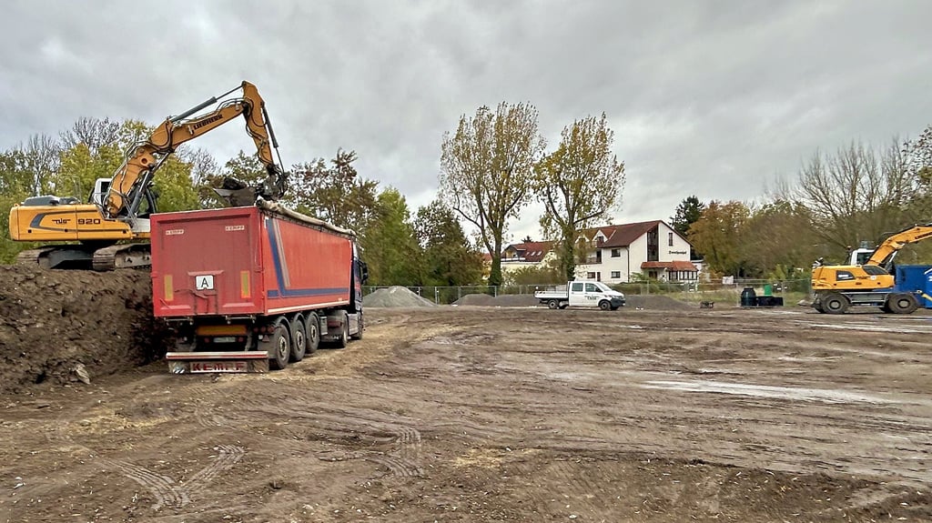 In Zörbig entsteht das neue Regenrückhaltebecken, das Teile der Stadt künftig vor Überflutung schützen soll.